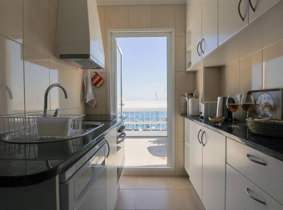 Guestready - Marina View Top Floor With Terrace Ponta Delgada Exterior foto